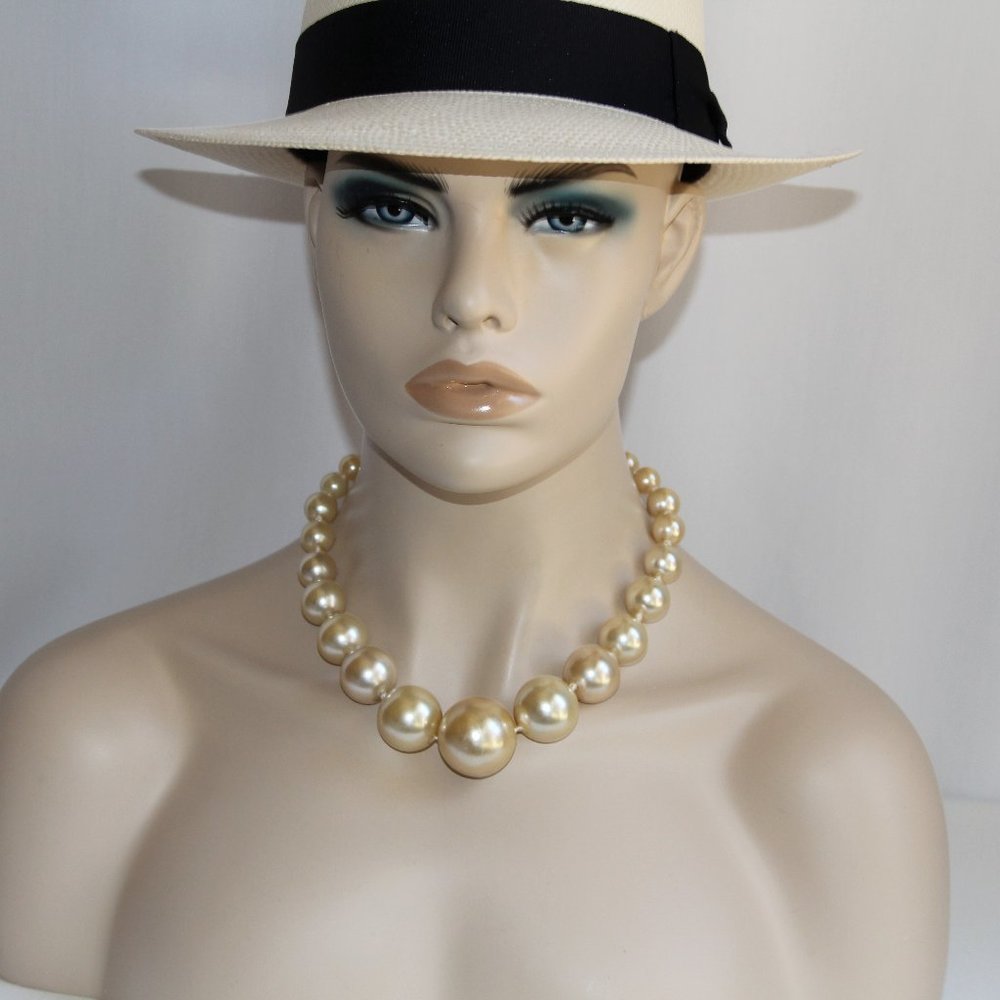 Vintage Les Bernard Graduated Ivory Pearl Necklace